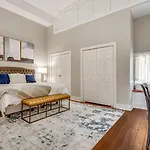 1Br Condo In Lgd Balcony Walk To Top Spots