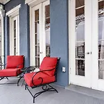 1Br Condo In Lgd Balcony Walk To Top Spots