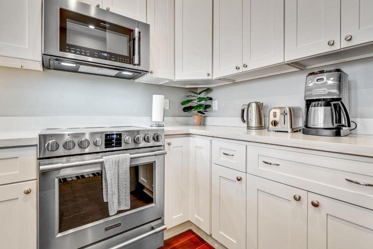 1br In Lgd Balcony Walk To Spots
